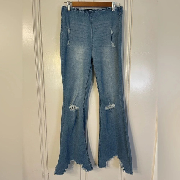 TINSELTOWN Pull On Flare Jeans Light Wash Daisy Jones Trending 70s Stretch SZ 11 - Picture 1 of 10